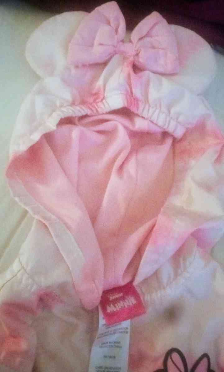 Minnie mouse jacket that is brand new and a size 5