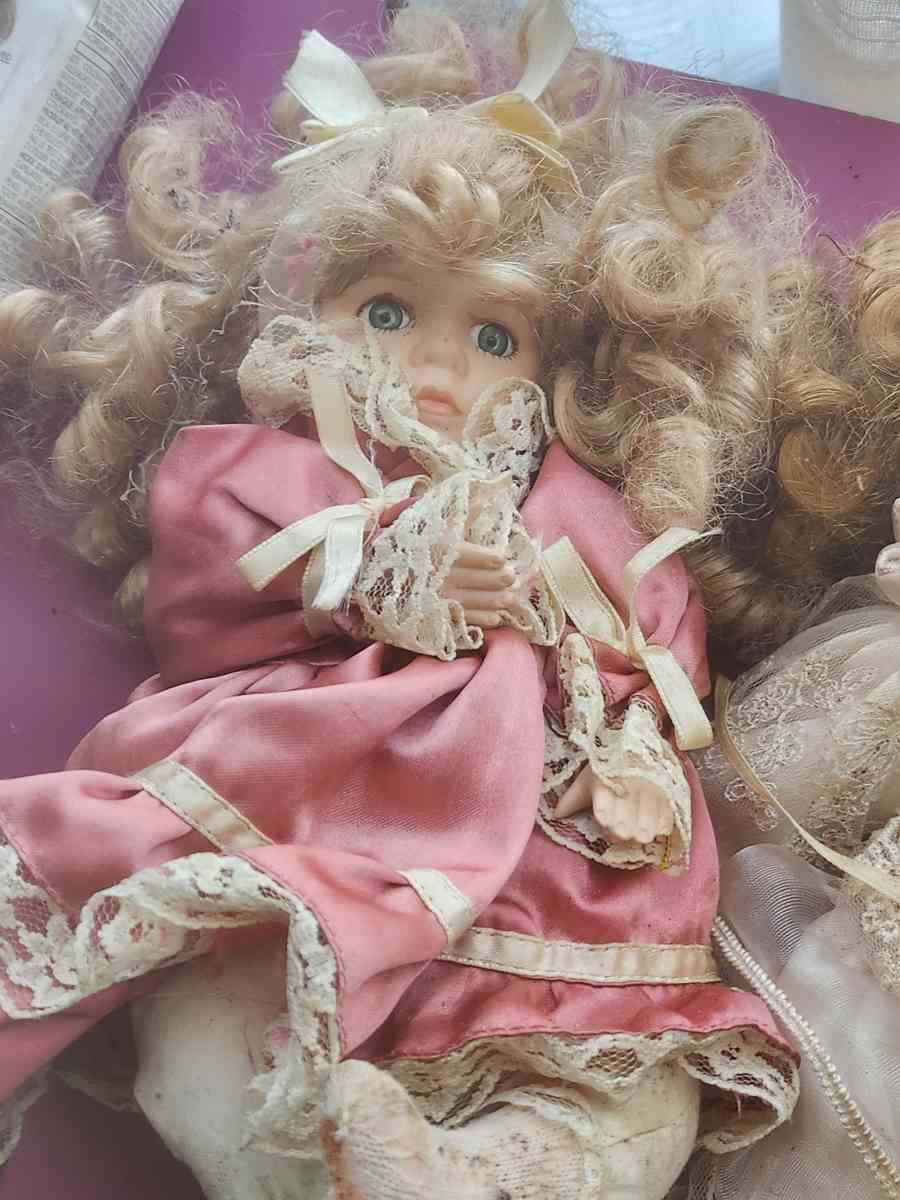 3 porcelain dolls 9in 2 15in