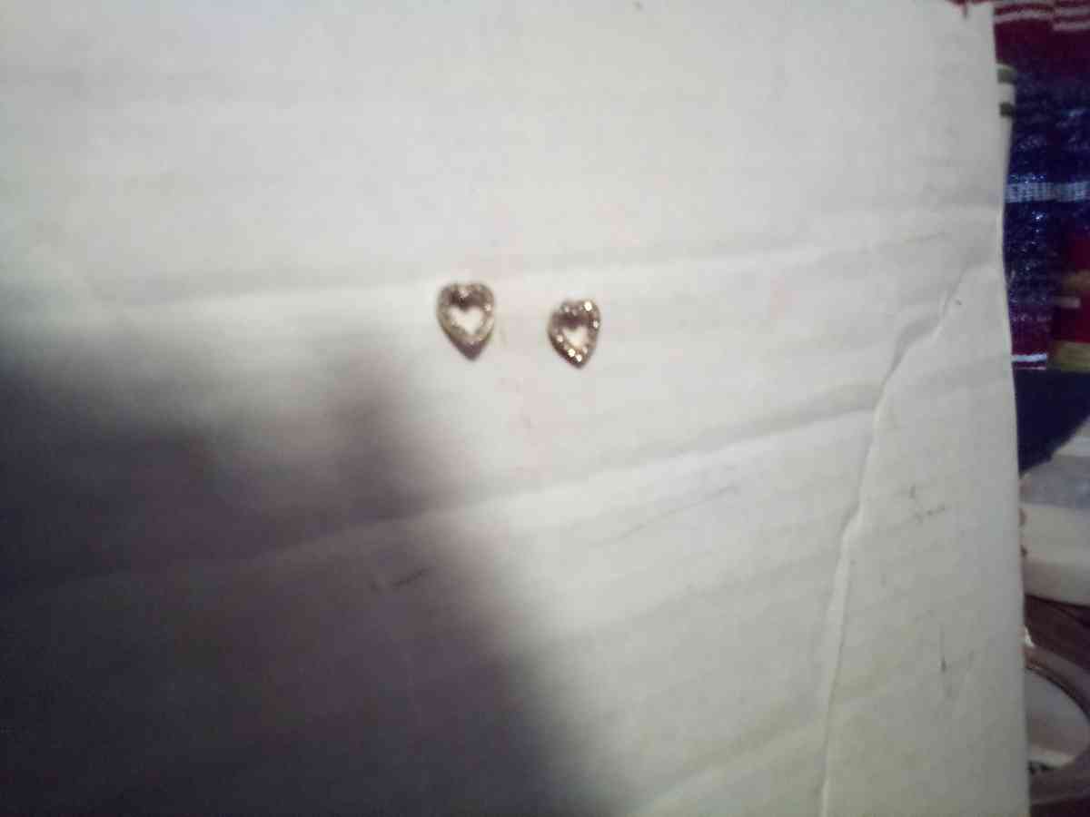 Diamond heart gold earrings