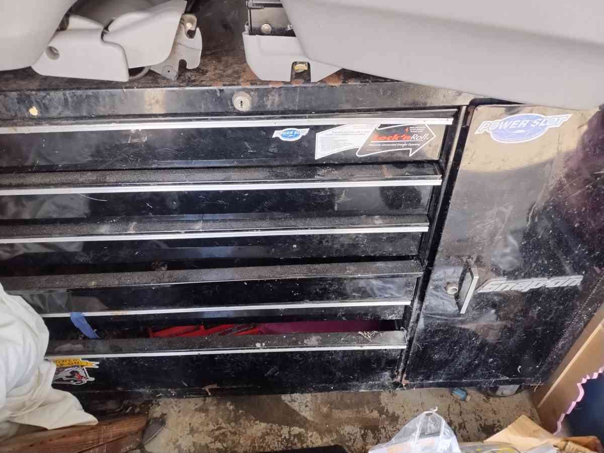 snap on box bottom roll away