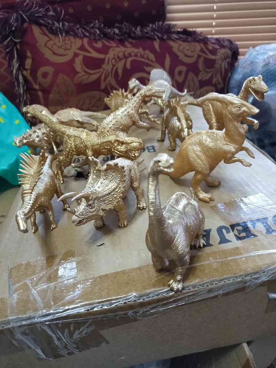 11 PC gold plastic metallic dinosaur