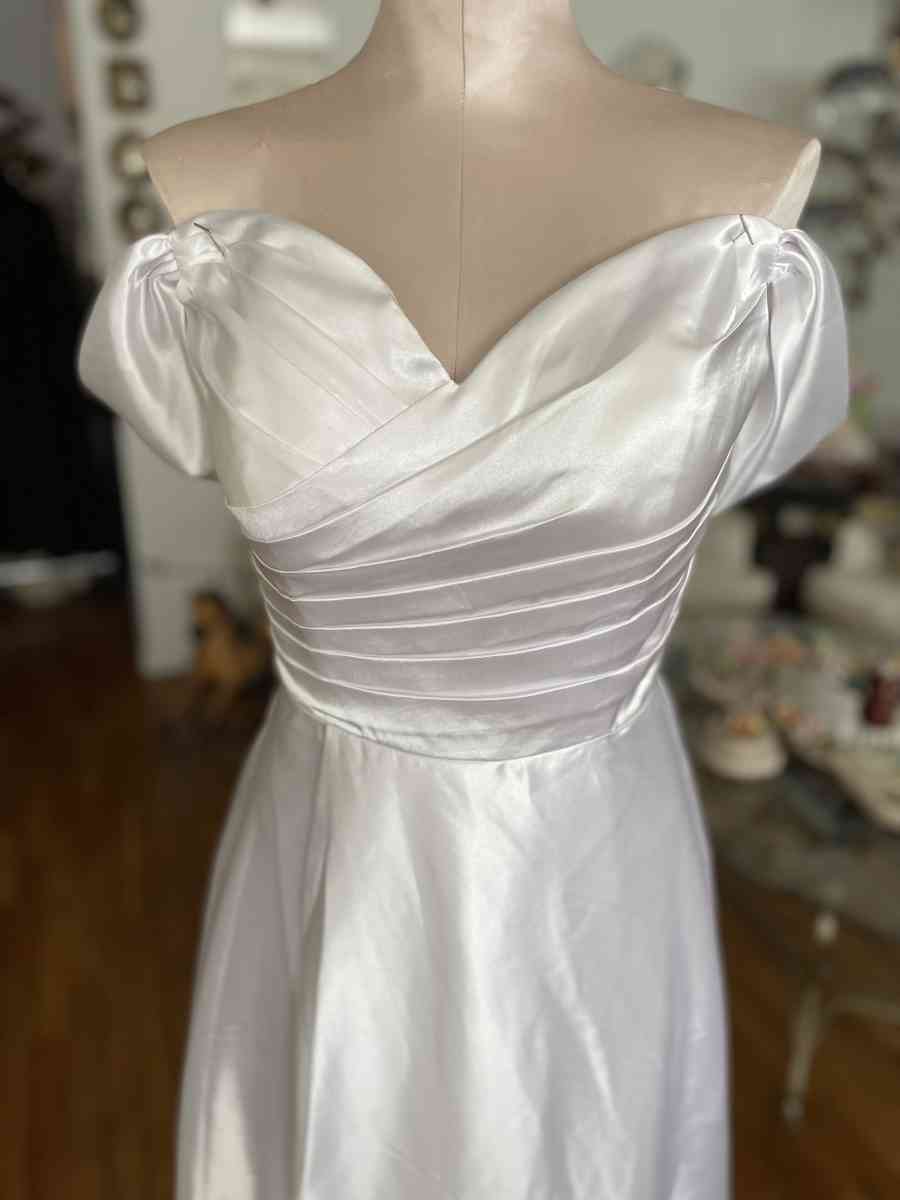 size 10 white wedding gown corset back NEW
