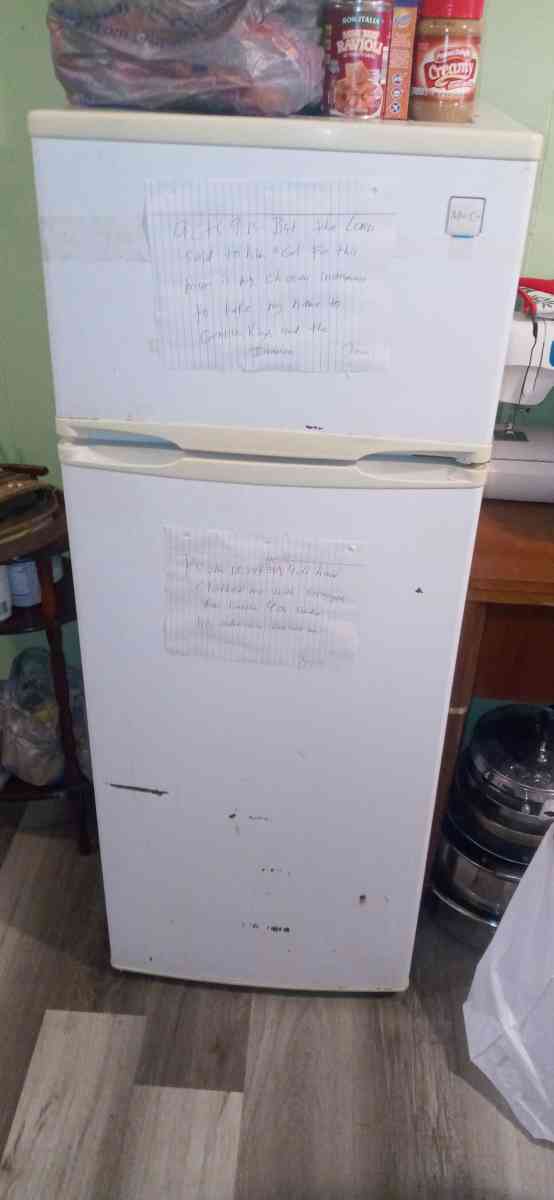 a magic chef refrigerator