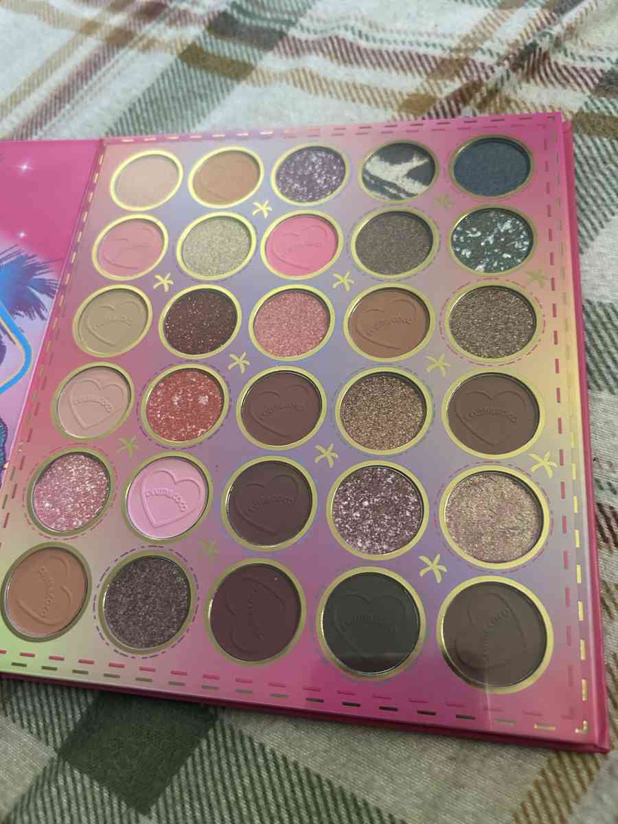 make up eyeshadow palette