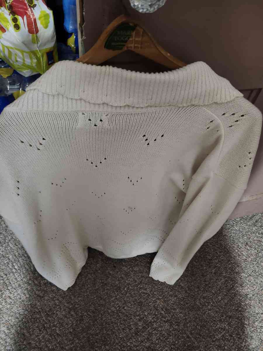 womens Van heusen m size white sweater