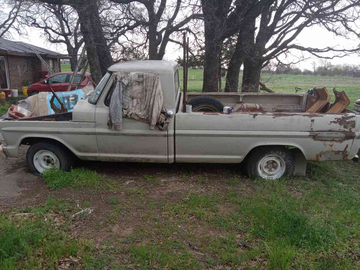 antique pickup truck