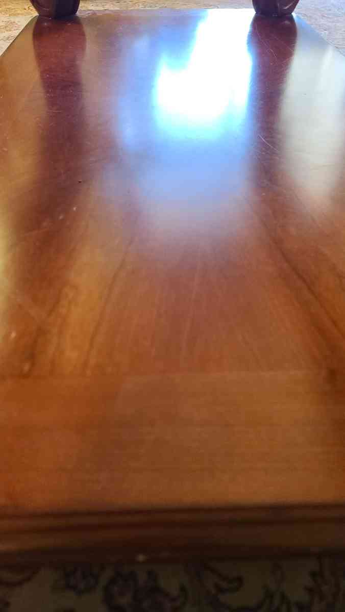 Decorated wooden coffee table 2 tier with glass top