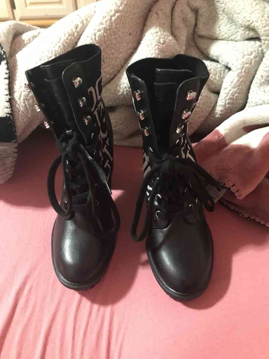 womans high heel shoes