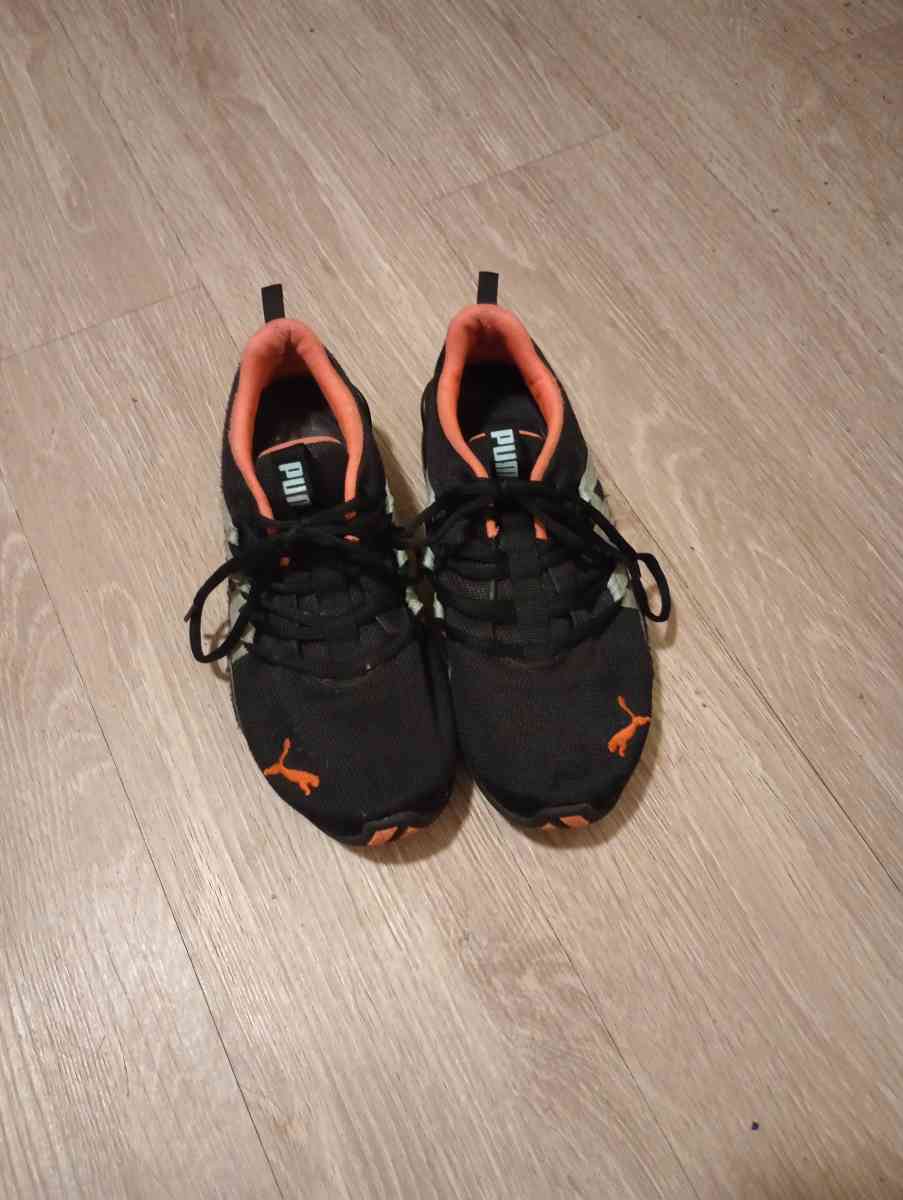 womans puma shoes size7 5