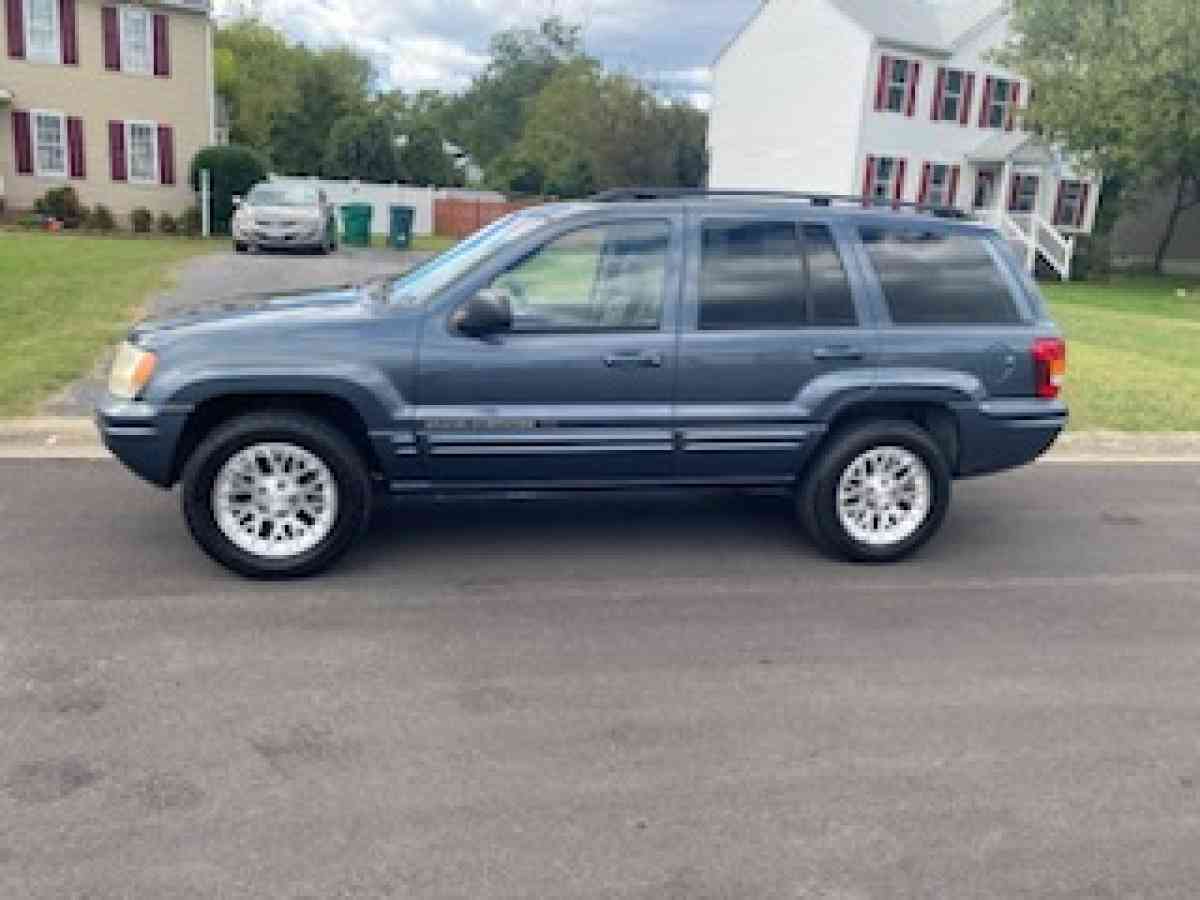2002  Jeep Grand Cherokee