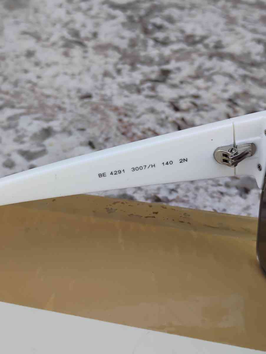 Burberry Sunglasses model 4291