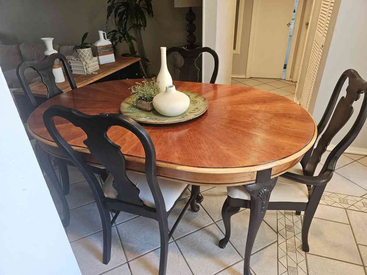Dining Table and 4 Chairs