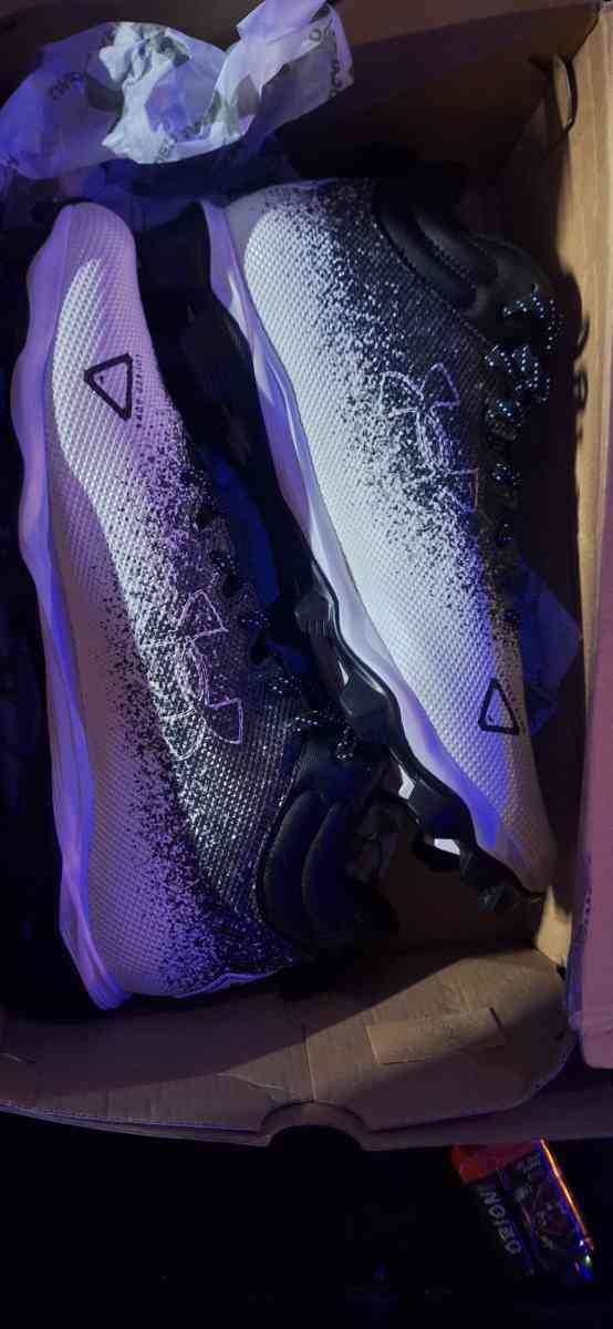 Under Armour Football Cleats Size 13