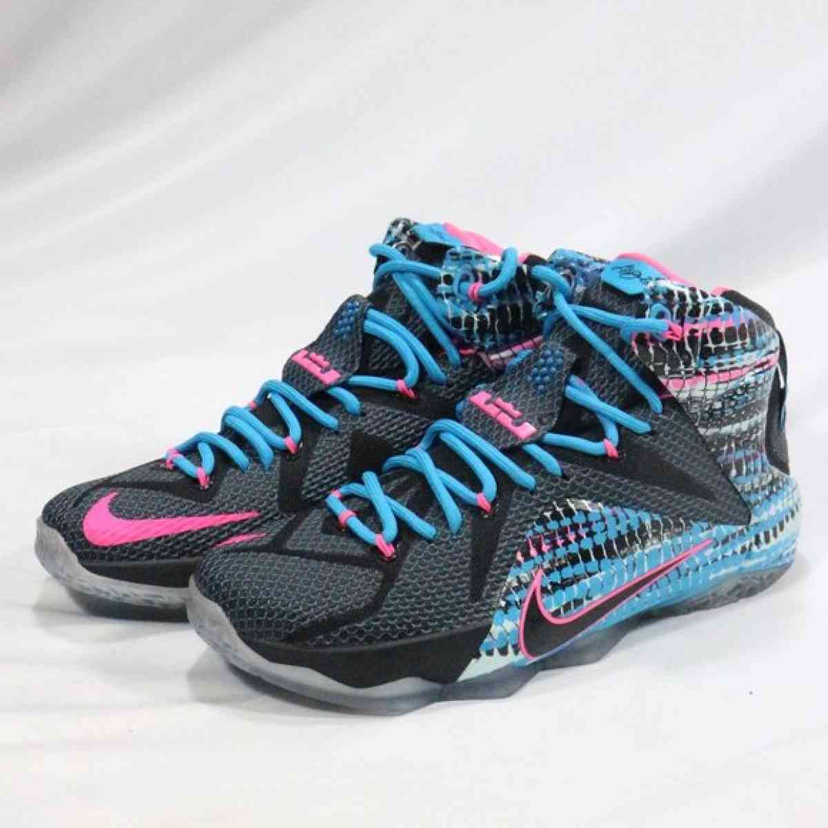 Nike LeBron Chromosomes