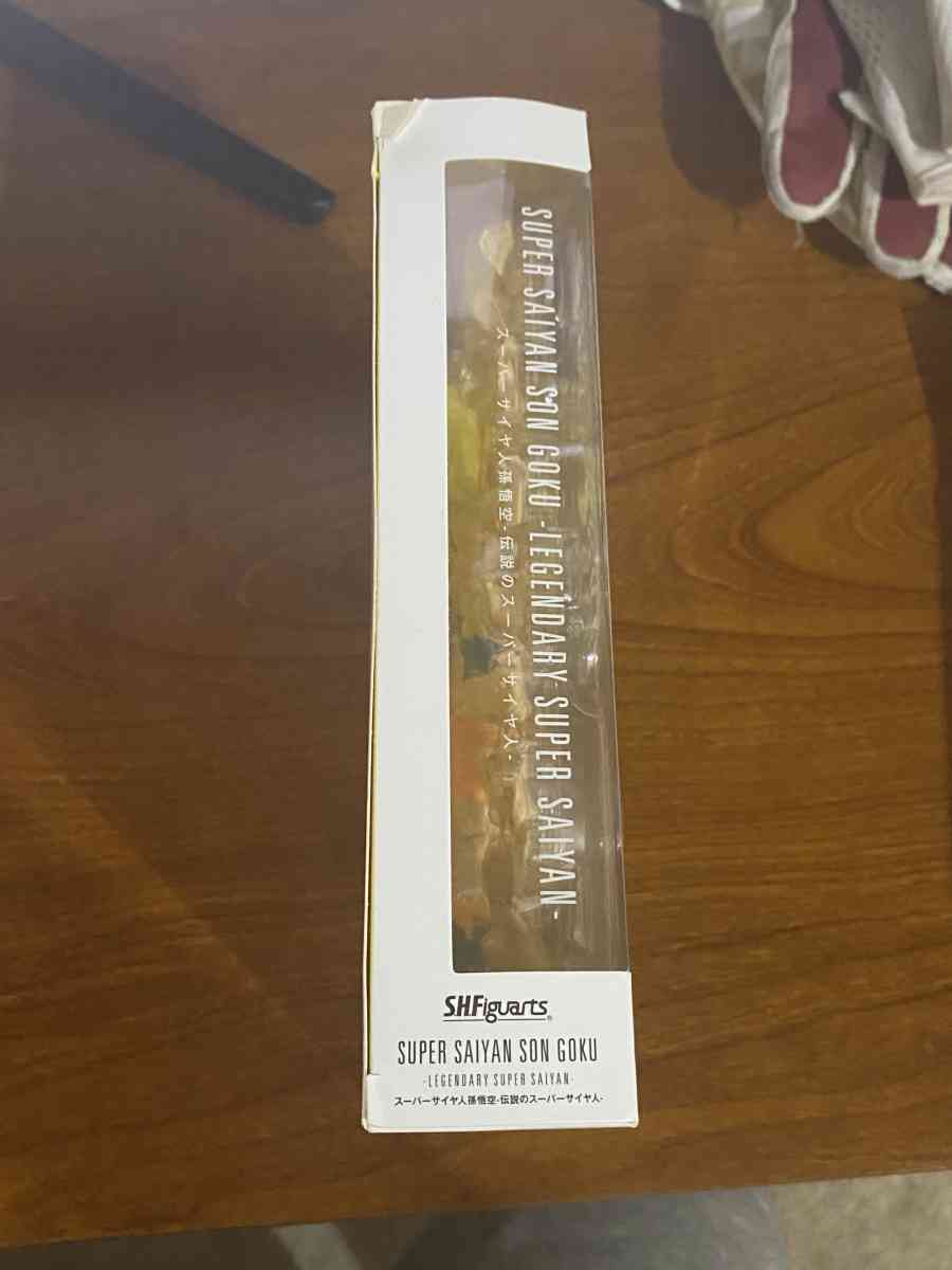 super saiyan goku figure