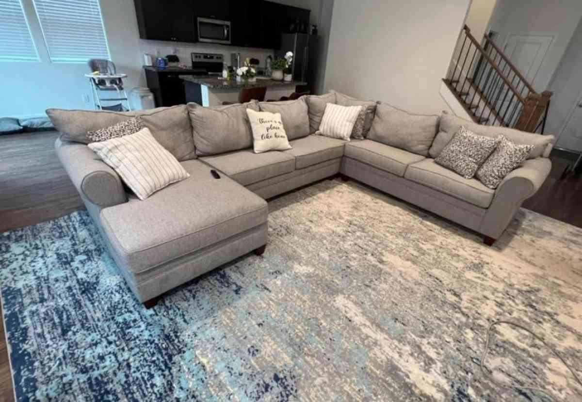 SECTIONAL SOFA