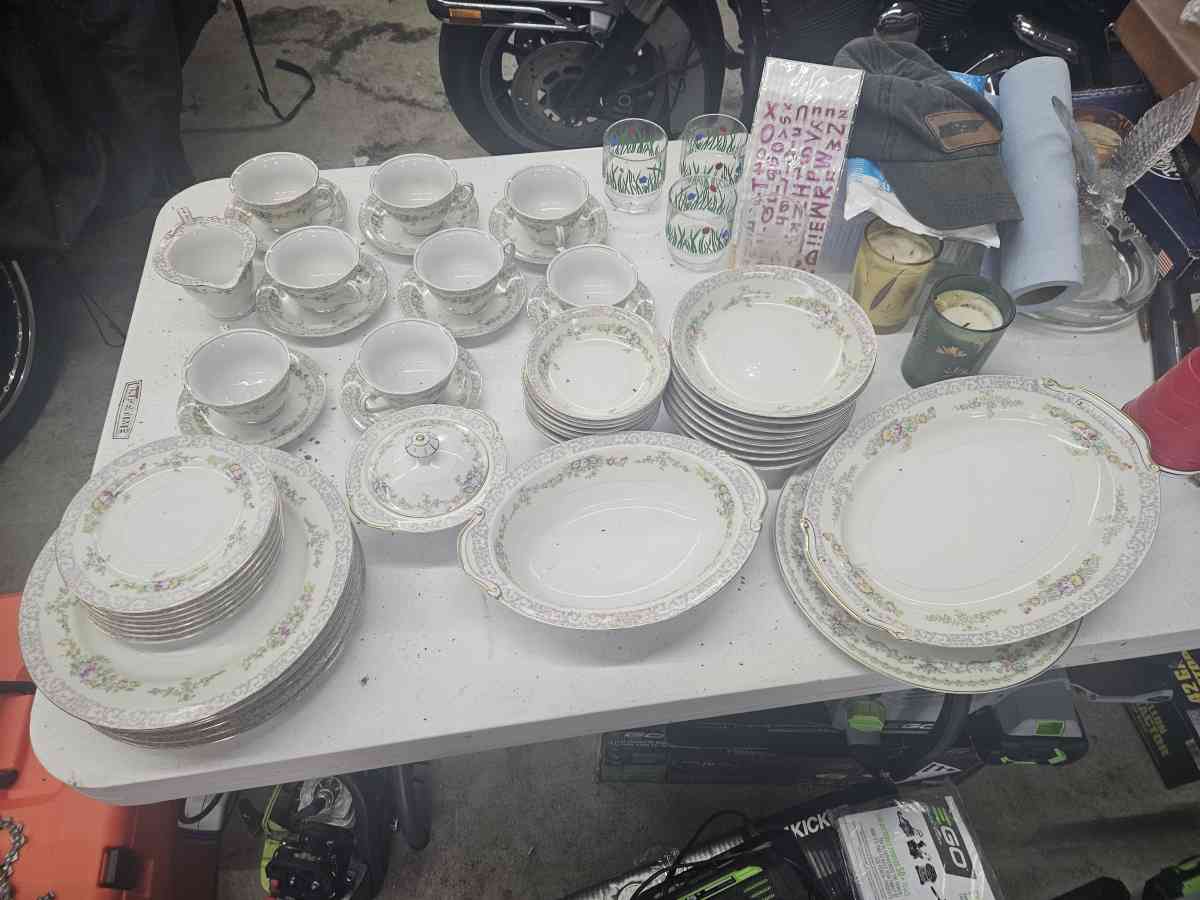 regal China Japan 51 piece dinner set