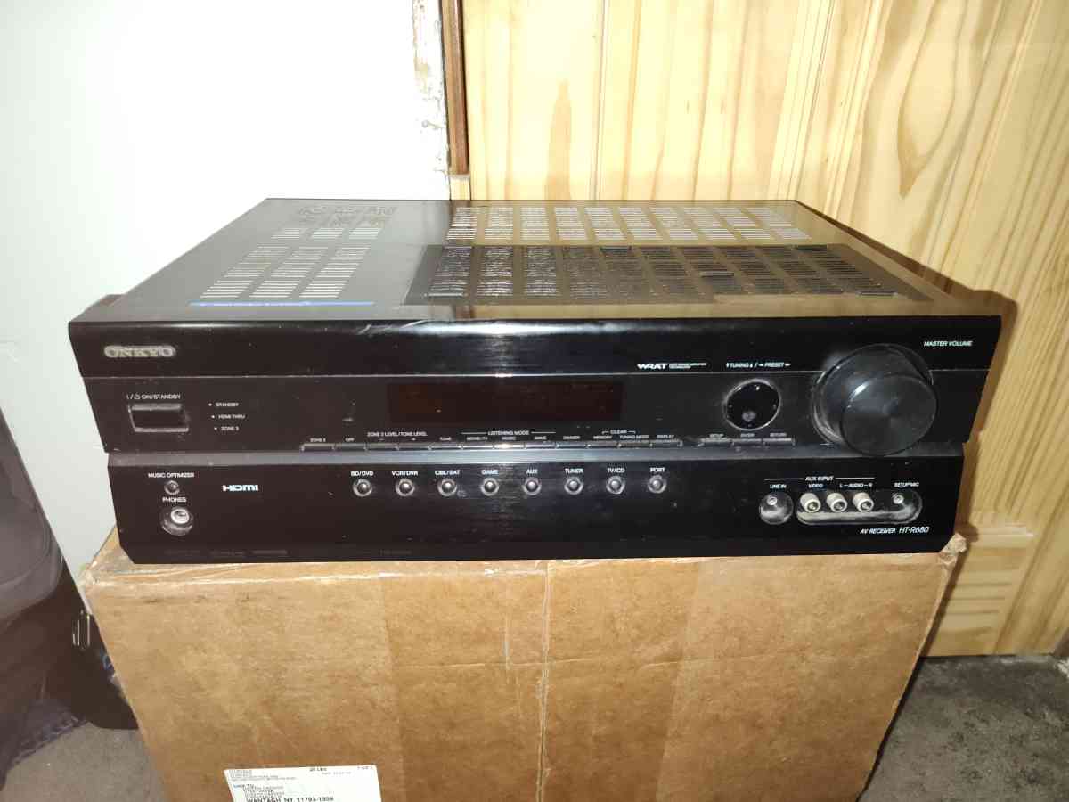 Onkyo AV ReceiverGiant Subwoofer6  varied surround sound spe