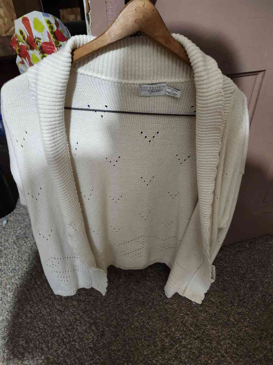 womens Van heusen m size white sweater