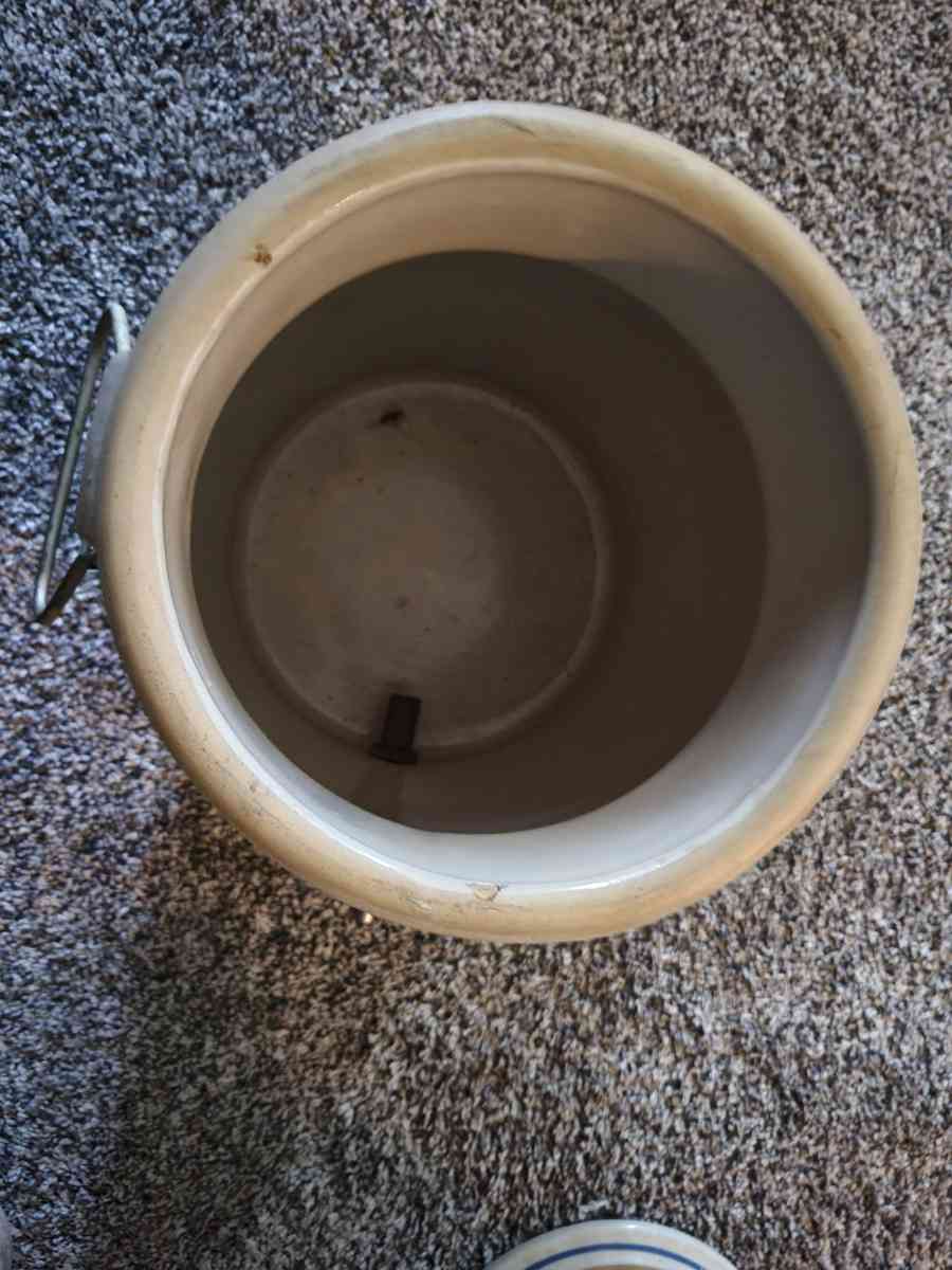 red wing 2 gallon water cooler with lid and spigot prestine