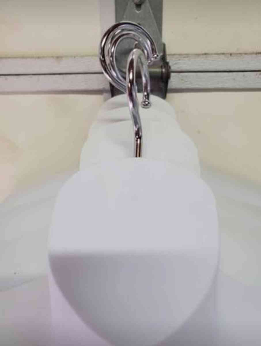 Female Molded White Form w Hook  Mannequin  Retail Boutique