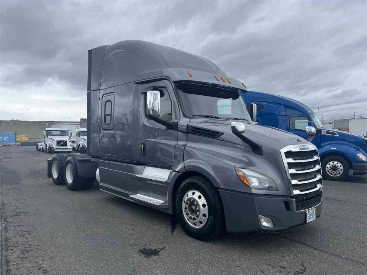 Neatly used 2017 Freightliner Cascadia Truck