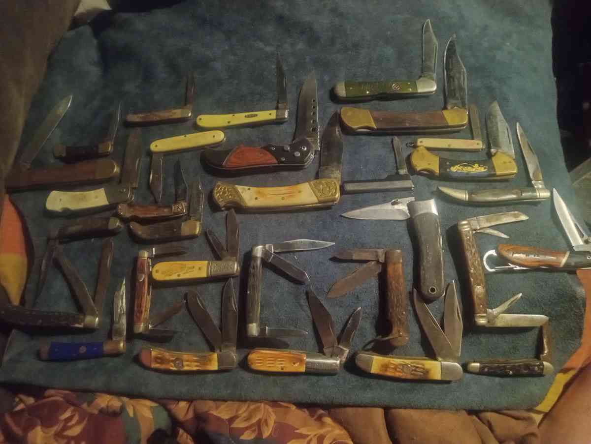 lots of knives old new most worth money
