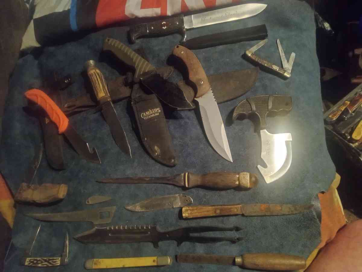lots of knives old new most worth money