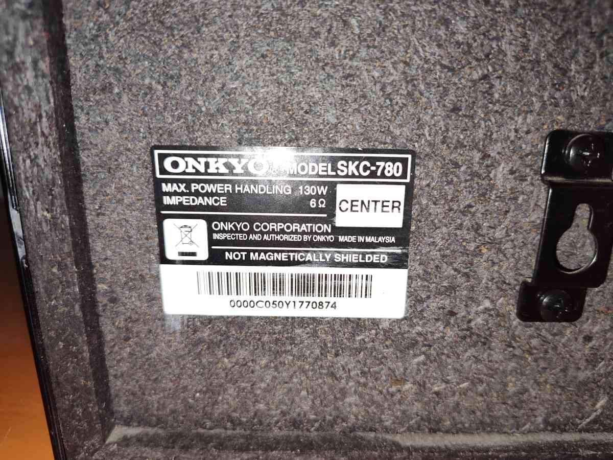 Onkyo AV ReceiverGiant Subwoofer6  varied surround sound spe