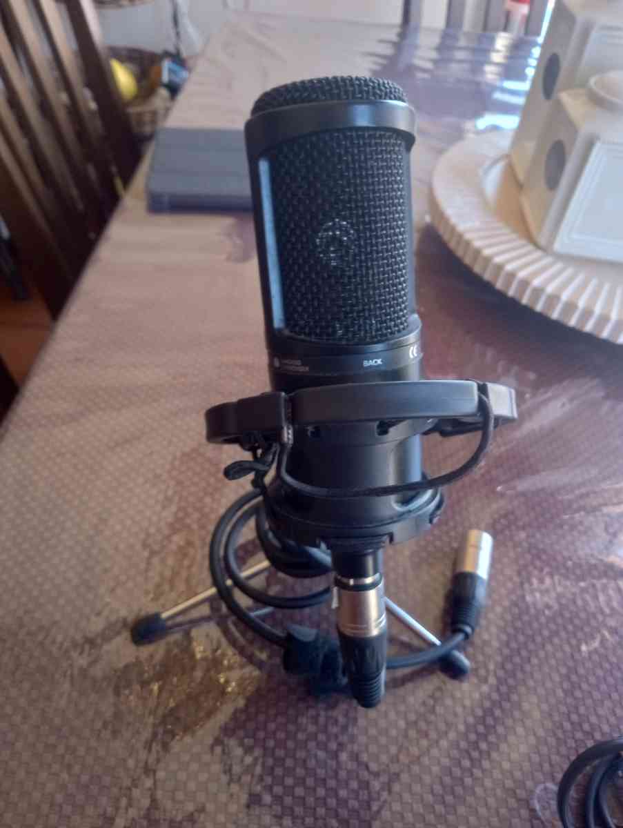 xlr att5050 mic with stand and mixer