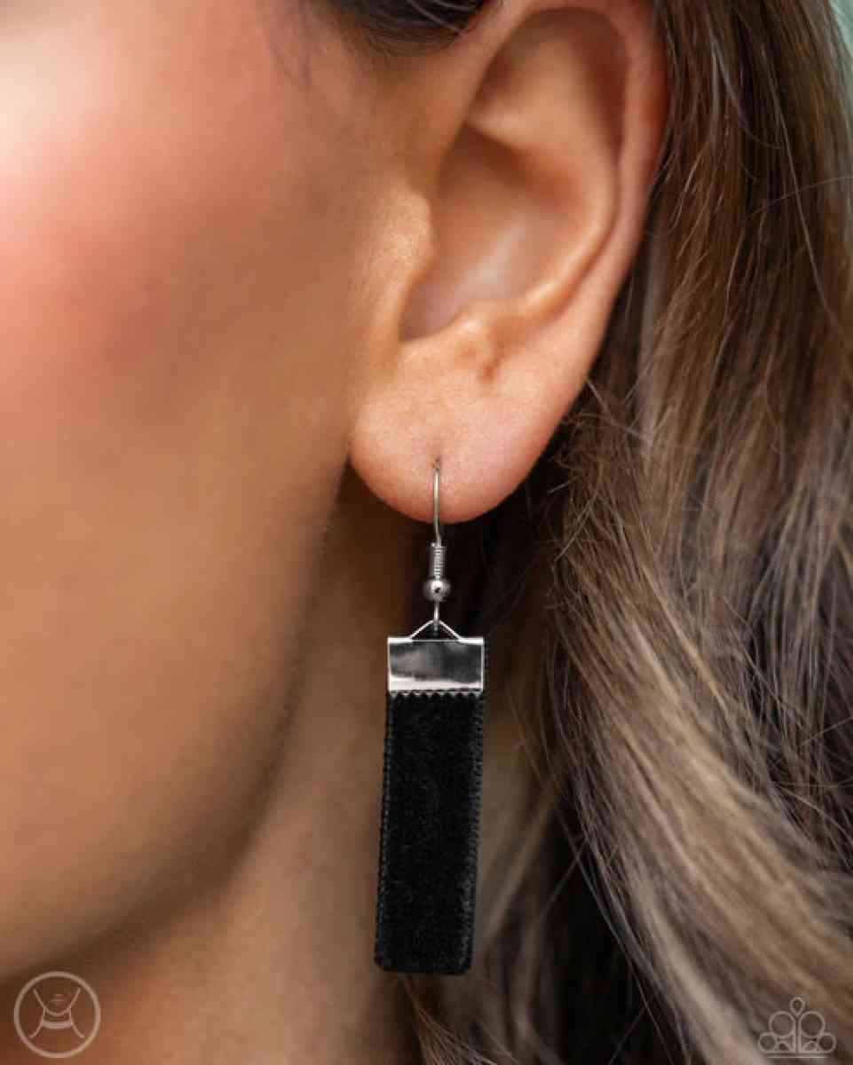 Very Viscountess Black Choker