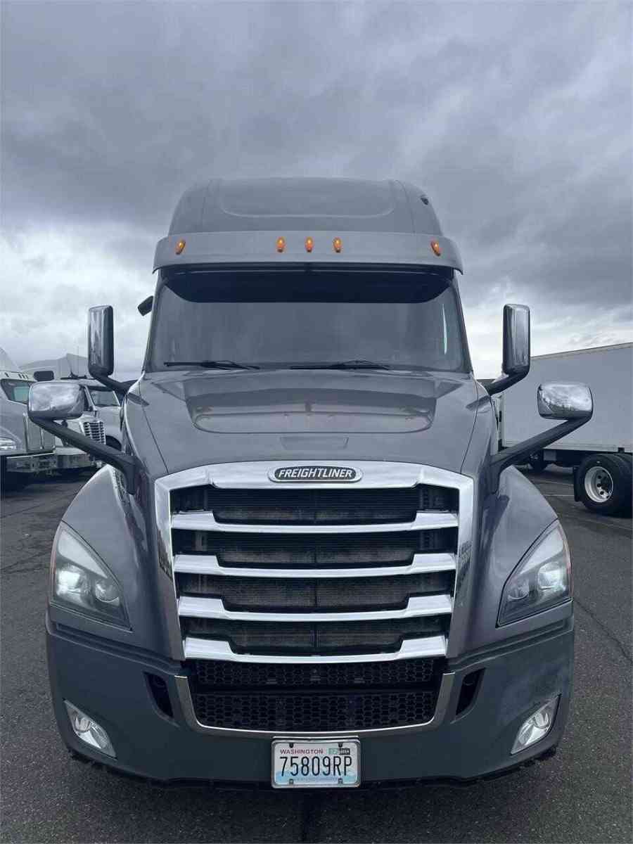 Neatly used 2017 Freightliner Cascadia Truck