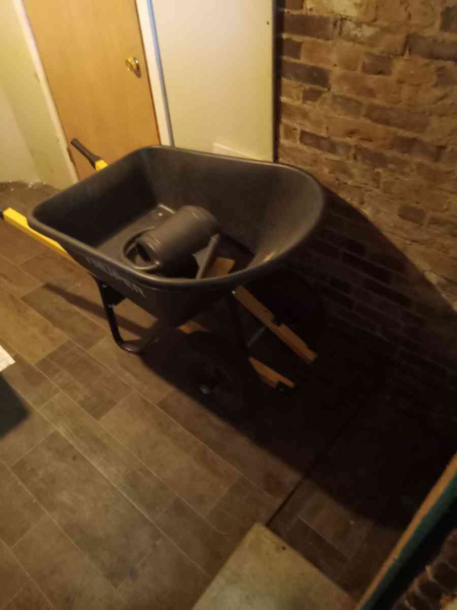 Trumper wheel barrel