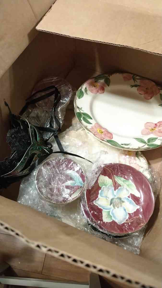 tea cup with mathing saucer plates