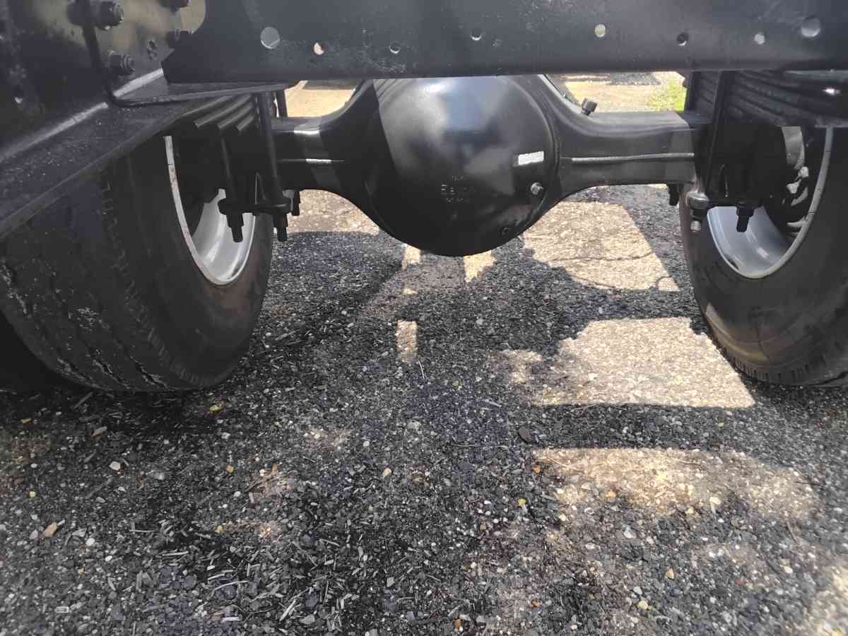 1998 Chevy C650 Cab Chassis 3116 Caterpillar Motor 5 SPEED