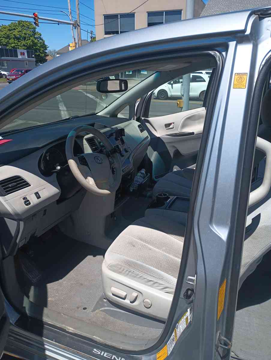 2011 Toyota sienna AWD