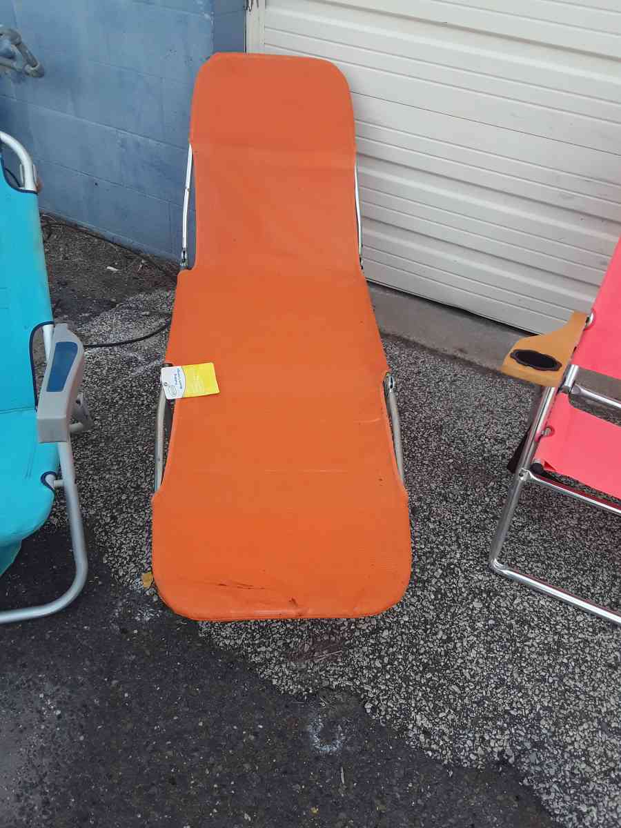 10 beach chairs or tailgate chairs bundle deal Like New