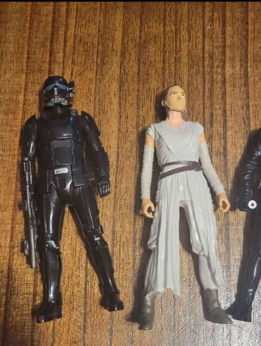 Set of 4 Star War figurines