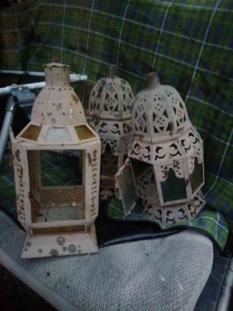 Antiques lamps not all glass in them