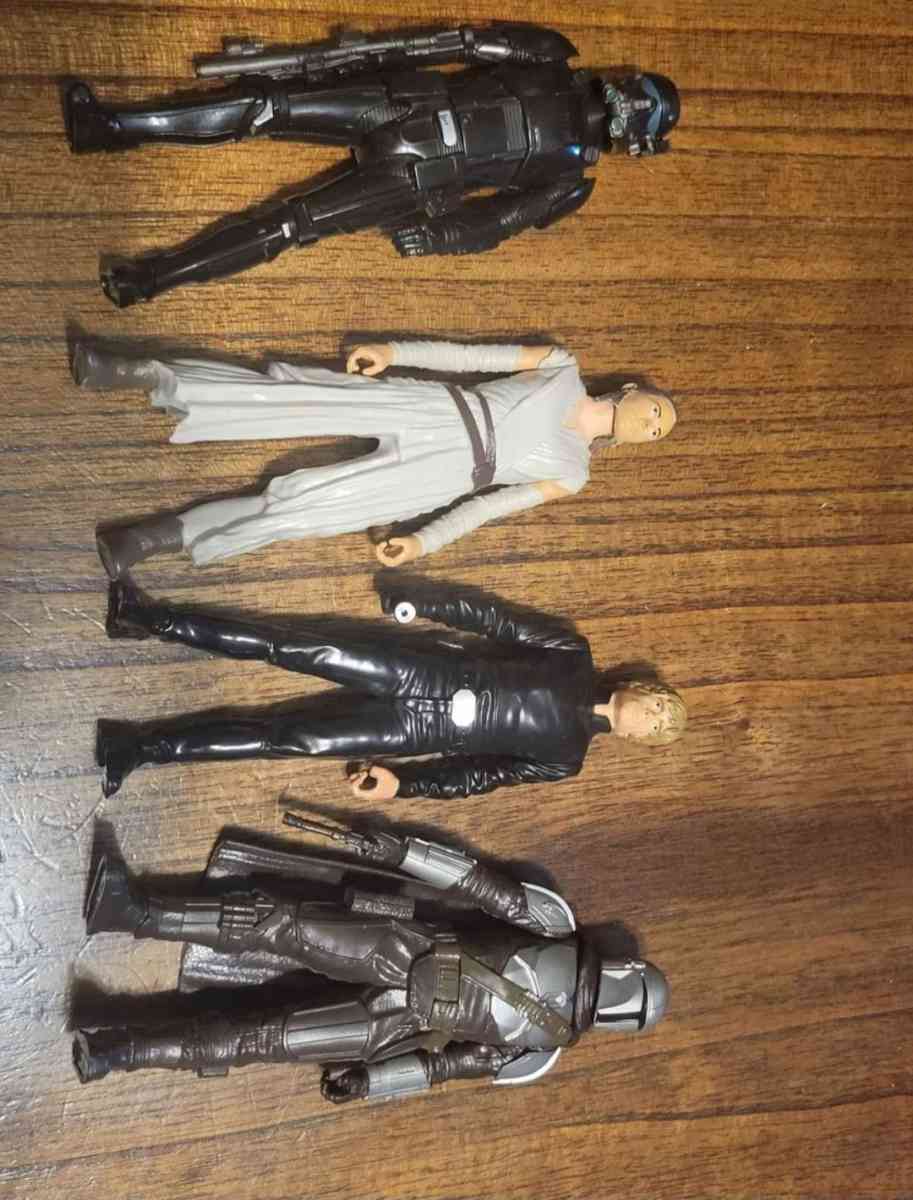 Set of 4 Star War figurines