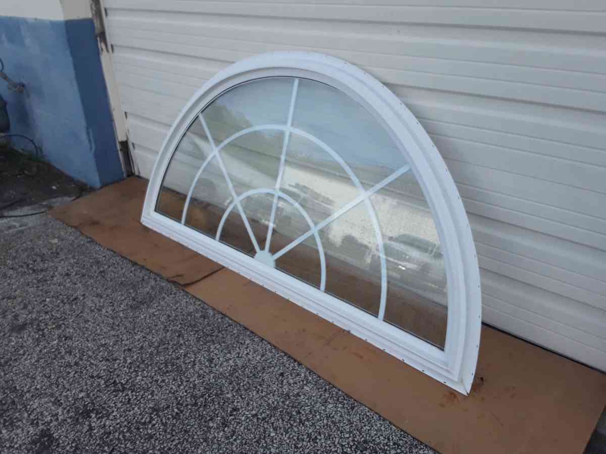 nice white Atrium Style window display model like new