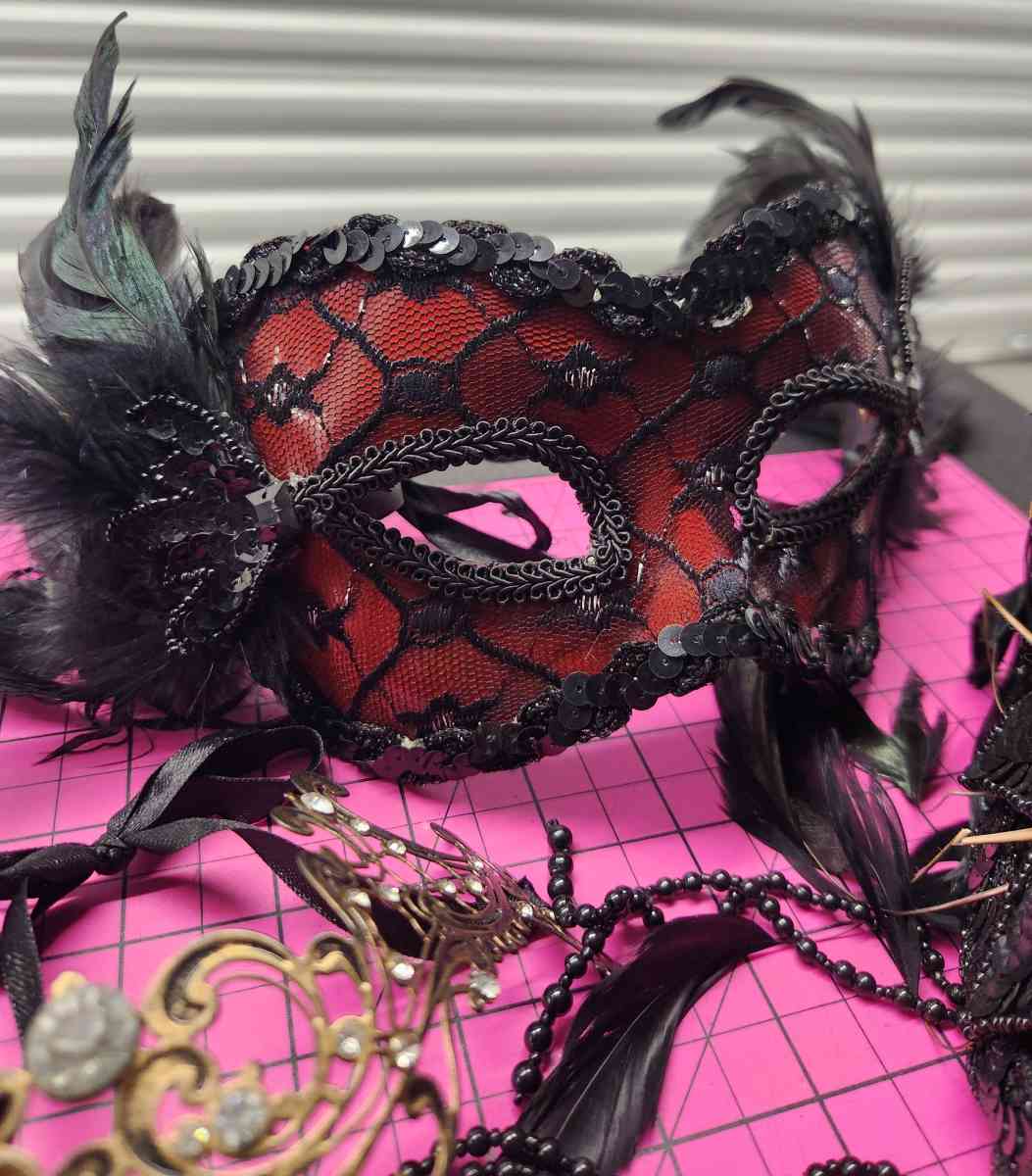 3pcs MasqueradeMardi GrasParty Half Masks