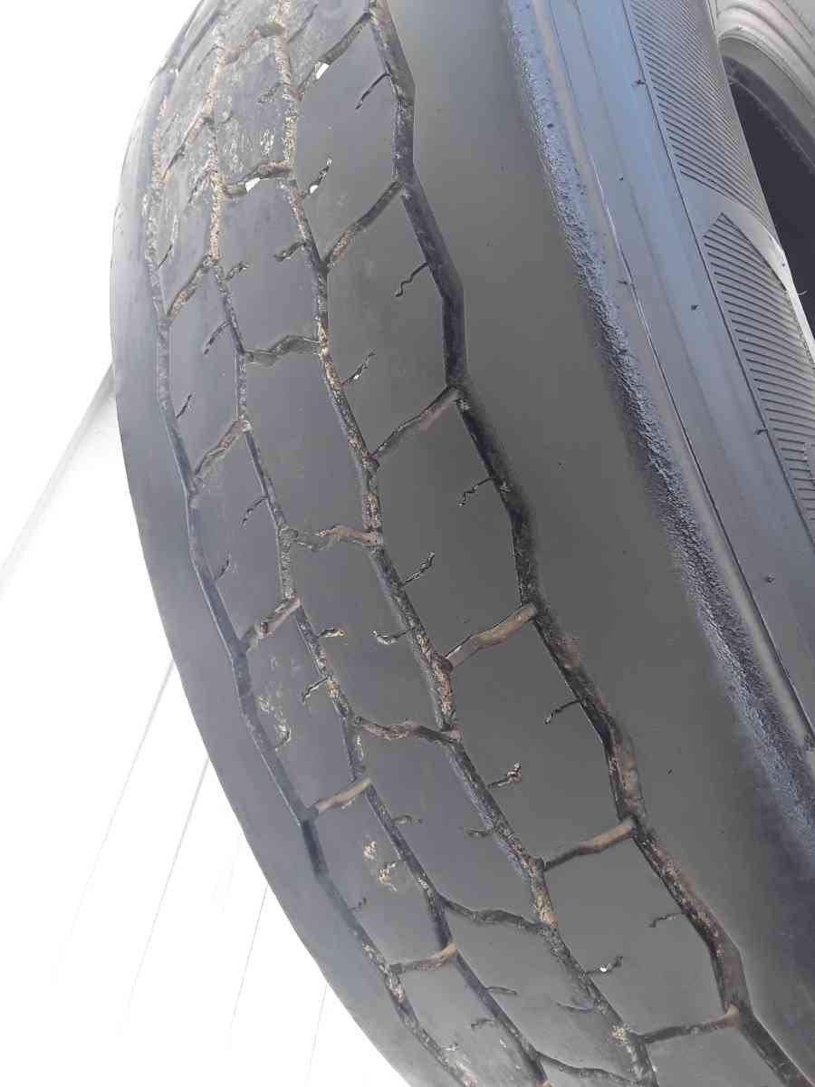 Low Pro Drive Truck Tire 295 75R 22 5 Cooper Tire Like New