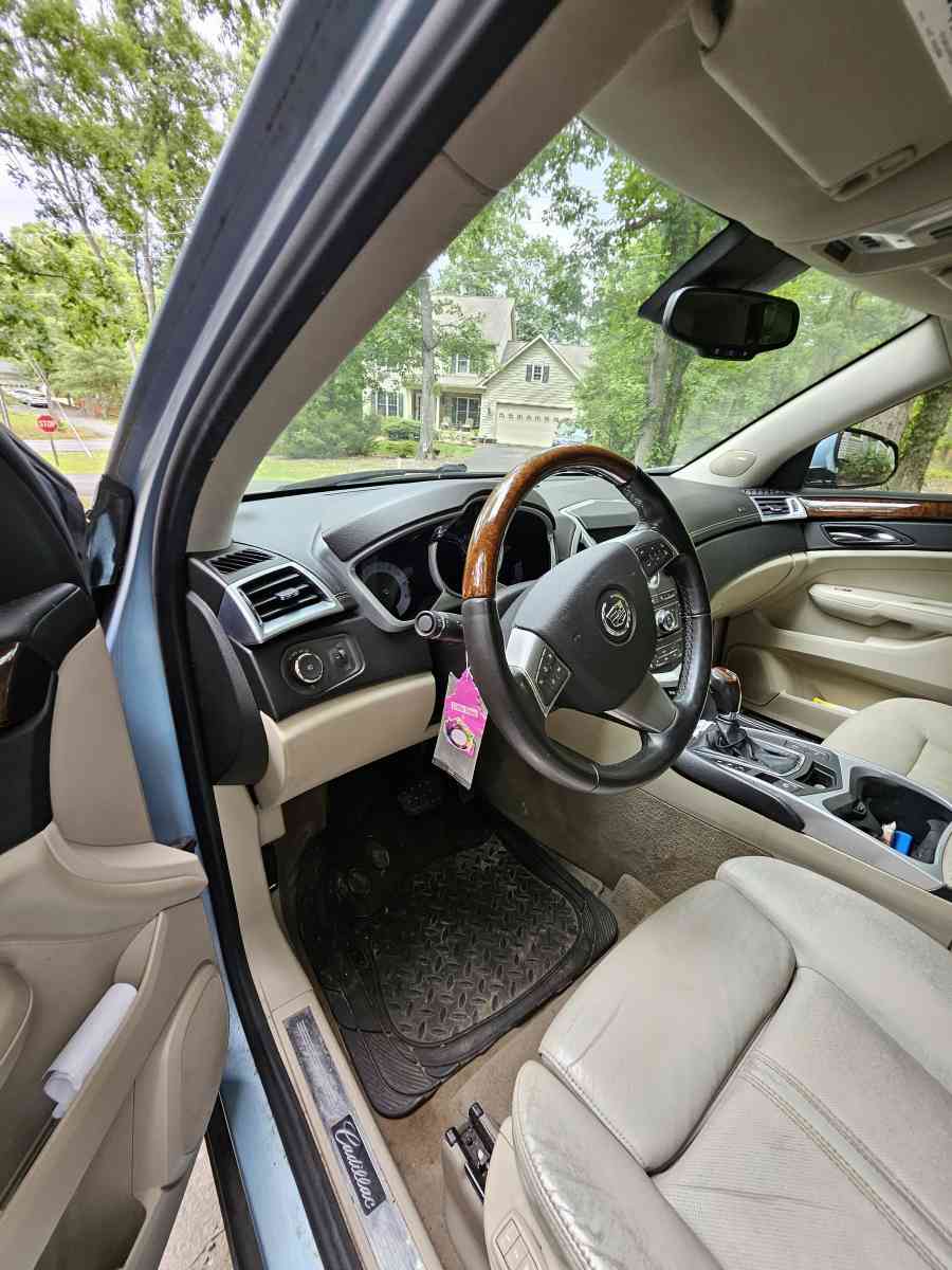 2011  cadillac srx premium
