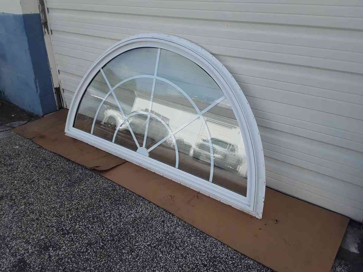 nice white Atrium Style window display model like new