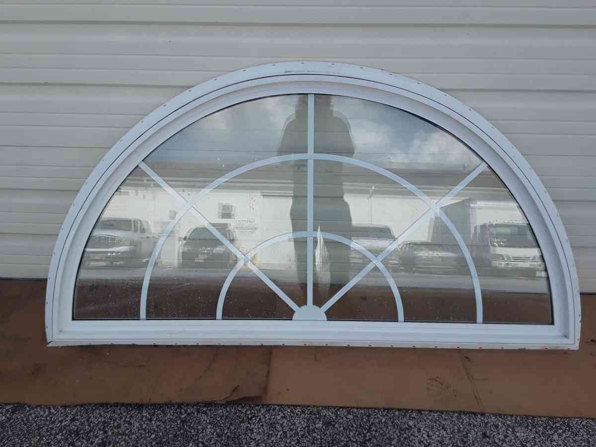 nice white Atrium Style window display model like new