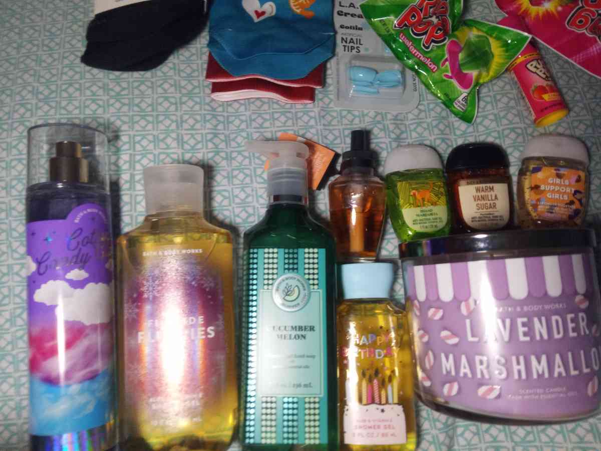 bath body works keychain socks candy