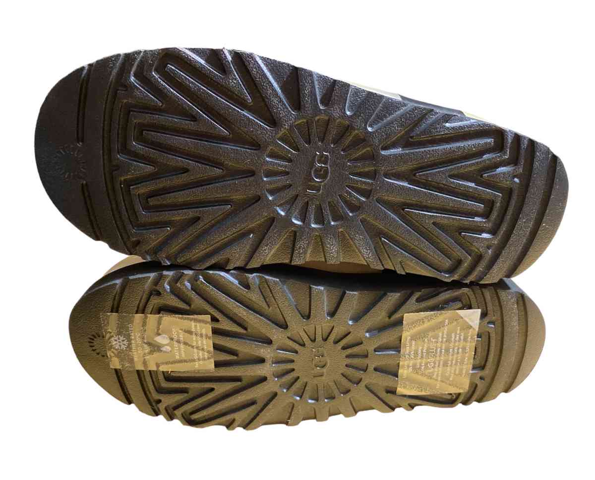 UGG Classic Clear Mini Boots NWT Size 5