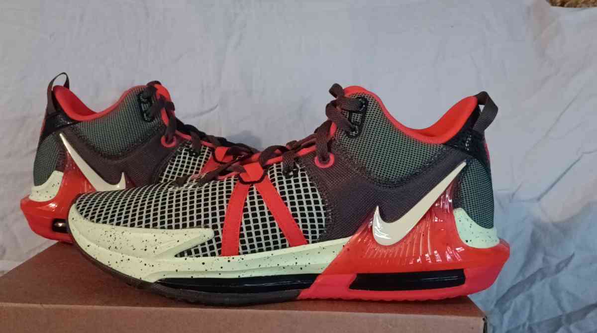 Brand new in box Never worn 1 of 3 pairs