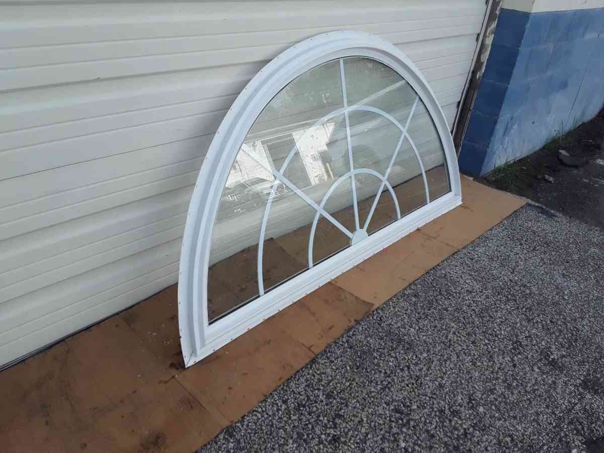 nice white Atrium Style window display model like new